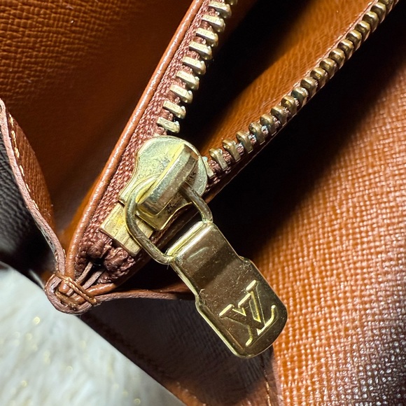 Louis vuitton Sarah Monogram long wallet with Duster and box included. 2CC slot - Picture 16 of 16